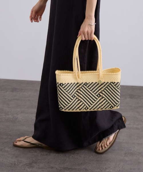 SALON adam et rope'（サロン アダム エ ロペ）の「【Letra（レトラ）for SALON】PRAYA short XS / ロングハンドル（トートバッグ・レディース・ホワイト系その他4/ブラック・FREE）」の9枚目の写真