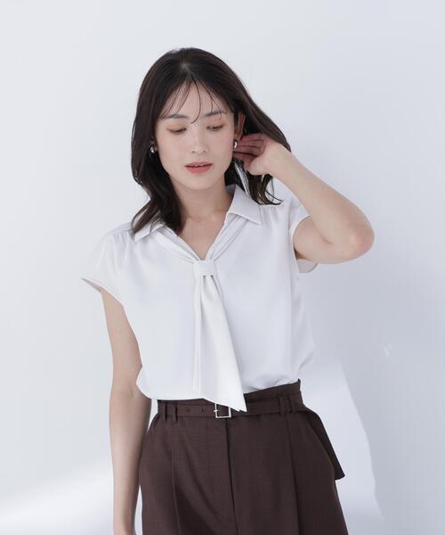 NATURAL BEAUTY BASIC(ナチュラルビューティーベーシック)の「スキッパータイブラウス(シャツ/ブラウス・レディース・オフホワイト/ブルー/イエロー/ネイビー・SMALL/MEDIUM)」の7枚目の写真