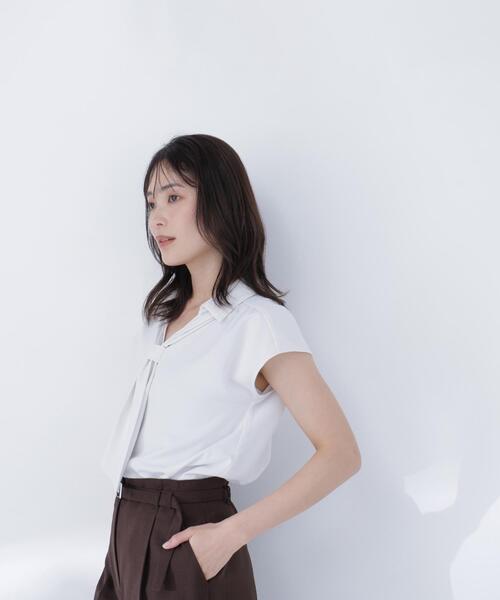 NATURAL BEAUTY BASIC(ナチュラルビューティーベーシック)の「スキッパータイブラウス(シャツ/ブラウス・レディース・オフホワイト/ブルー/イエロー/ネイビー・SMALL/MEDIUM)」の11枚目の写真