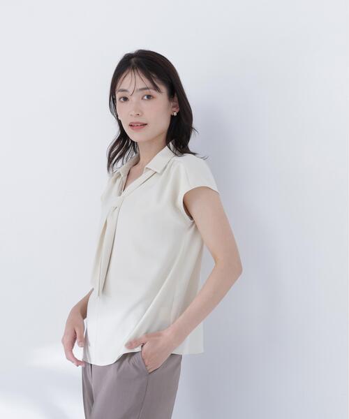 NATURAL BEAUTY BASIC(ナチュラルビューティーベーシック)の「スキッパータイブラウス(シャツ/ブラウス・レディース・オフホワイト/ブルー/イエロー/ネイビー・SMALL/MEDIUM)」の16枚目の写真