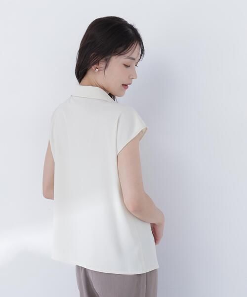 NATURAL BEAUTY BASIC(ナチュラルビューティーベーシック)の「スキッパータイブラウス(シャツ/ブラウス・レディース・オフホワイト/ブルー/イエロー/ネイビー・SMALL/MEDIUM)」の18枚目の写真