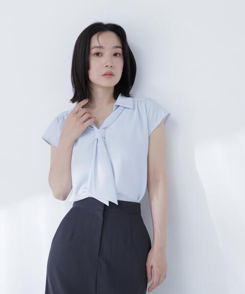 NATURAL BEAUTY BASIC（ナチュラルビューティーベーシック）の「スキッパータイブラウス（シャツ/ブラウス・レディース・オフホワイト/ブルー/イエロー/ネイビー・SMALL/MEDIUM）」の18枚目の写真