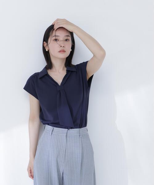 NATURAL BEAUTY BASIC（ナチュラルビューティーベーシック）の「スキッパータイブラウス（シャツ/ブラウス・レディース・オフホワイト/ブルー/イエロー/ネイビー・SMALL/MEDIUM）」の11枚目の写真