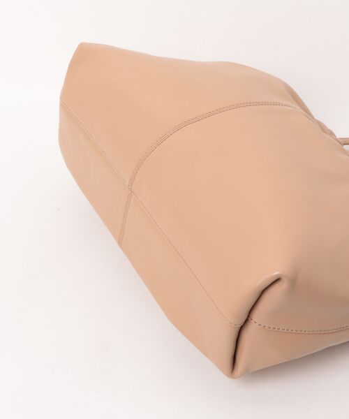 MARC JACOBS（マークジェイコブス）の「【NEW】THE CRISTINA TOTE/ザ クリスティーナ トート（ショルダーバッグ・レディース・キャメル・ONE SIZE）」の8枚目の写真