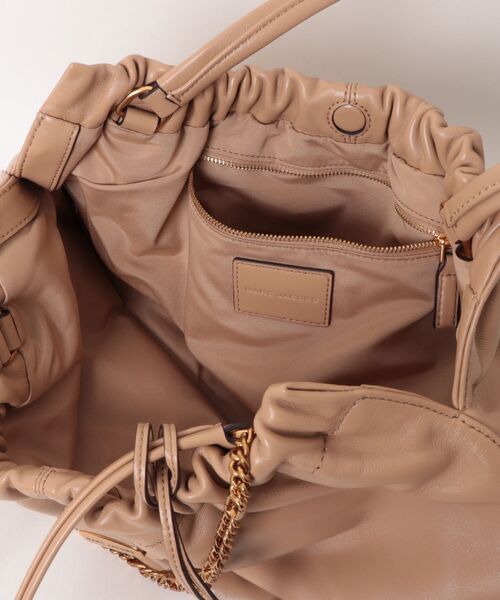 MARC JACOBS（マークジェイコブス）の「【NEW】THE CRISTINA TOTE/ザ クリスティーナ トート（ショルダーバッグ・レディース・キャメル・ONE SIZE）」の9枚目の写真