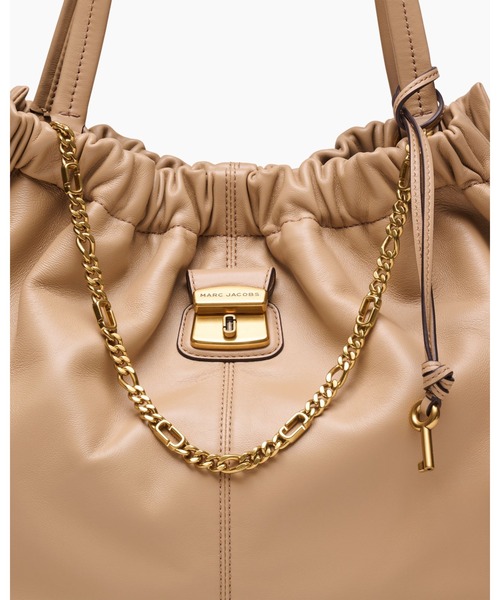 MARC JACOBS（マークジェイコブス）の「【NEW】THE CRISTINA TOTE/ザ クリスティーナ トート（ショルダーバッグ・レディース・キャメル・ONE SIZE）」の4枚目の写真