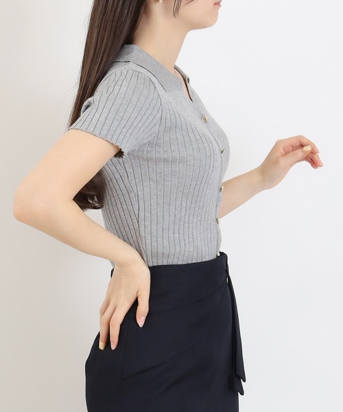 ASTORIA ODIER(アストリアオディール)の「ロゴ刺しゅうスキッパーポロ襟ニット(ニット/セーター・レディース・ホワイト/ライトグレー/ベージュ/ネイビー/ブラック・MEDIUM)」の7枚目の写真
