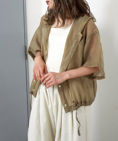 gossara（ゴサラ）の「【夏の羽織りにおすすめ】裾リボンフード付きシャツ（シャツ/ブラウス・レディース・チャコールグレー/ベージュ/オフホワイト・FREE）」の3枚目の写真