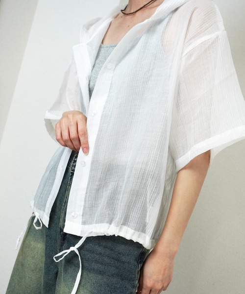 gossara（ゴサラ）の「【夏の羽織りにおすすめ】裾リボンフード付きシャツ（シャツ/ブラウス・レディース・チャコールグレー/ベージュ/オフホワイト・FREE）」の7枚目の写真