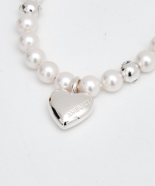 AMBUSH(アンブッシュ)の「【AMBUSH/アンブッシュ】HEART CHARM PEARL BRACELET(ブレスレット・メンズ・シルバー・1)」の2枚目の写真