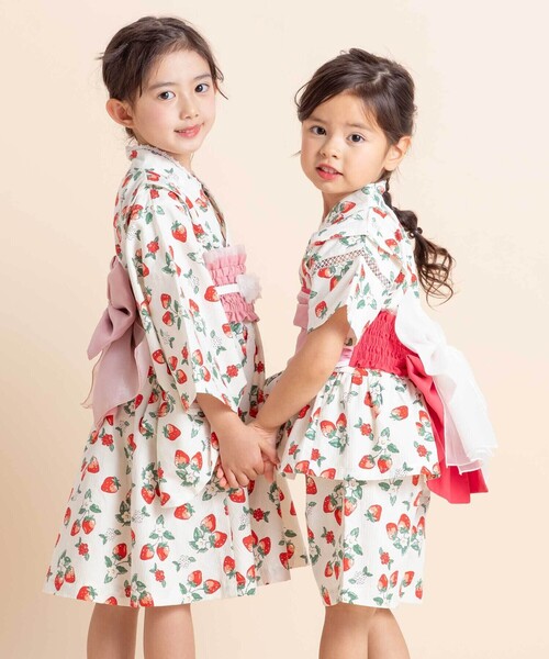 SLAP SLIP(スラップスリップ)の「【お揃い】イチゴx花x花火総柄ショート丈プルオーバー浴衣+帯セット(80~130cm)(浴衣・キッズ・ブルー系その他2/ホワイト系その他2・110cm/120cm/80cm/90cm/130cm/100cm)」の8枚目の写真
