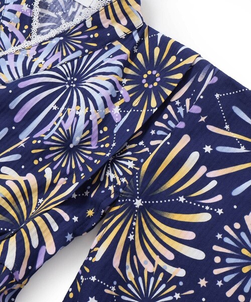 SLAP SLIP(スラップスリップ)の「【お揃い】イチゴx花x花火総柄ショート丈プルオーバー浴衣+帯セット(80~130cm)(浴衣・キッズ・ブルー系その他2/ホワイト系その他2・110cm/120cm/80cm/90cm/130cm/100cm)」の20枚目の写真