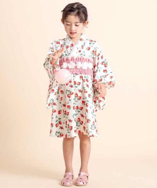 SLAP SLIP(スラップスリップ)の「【お揃い】イチゴx花x花火総柄ショート丈プルオーバー浴衣+帯セット(80~130cm)(浴衣・キッズ・ブルー系その他2/ホワイト系その他2・110cm/120cm/80cm/90cm/130cm/100cm)」の3枚目の写真