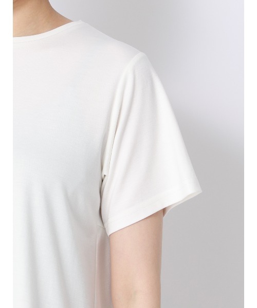 SUIT SQUARE(スーツスクエア)の「バックフレアTシャツ/半袖/ウォッシャブル/接触冷感/レーヨンストレッチポンチ(Tシャツ/カットソー・レディース・グレー/サックスブルー/ホワイト・FREE)」の8枚目の写真