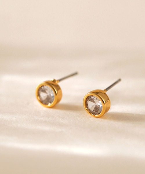 yu-ka（ユーカ）の「YU-KA:ラウンドベゼルピアス Round bezel earrings（ピアス（両耳用）・レディース・ゴールド・FREE）」の2枚目の写真