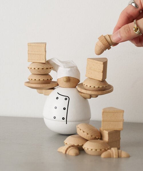 BIRTHDAY BAR(バースデイバー)の「【KIKKERLAND】BALANCE THE BAKER バランスゲーム(おもちゃ・レディース・ホワイト・0)」の1枚目の写真