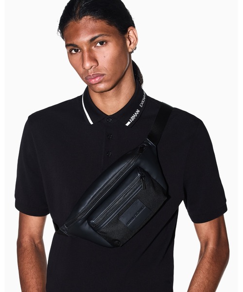 ARMANI EXCHANGE(アルマーニエクスチェンジ)の「【A|X アルマーニ エクスチェンジ】<オンライン限定>ロゴパッチ ミックスマテリアル ボディバッグ/ウエストバッグ(ボディバッグ/ウエストポーチ・メンズ・ブラック・FREE)」の1枚目の写真