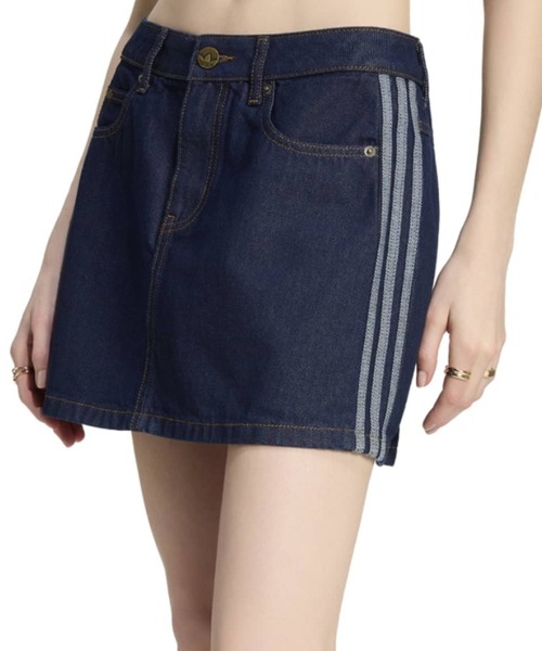 adidas(アディダス)の「adidas 3 STRIPES MINI SKIRT DENIM / アディダス 3 ストライプス ミニスカート デニム(デニムスカート・レディース・ダークインディゴブルー・M/S)」の1枚目の写真