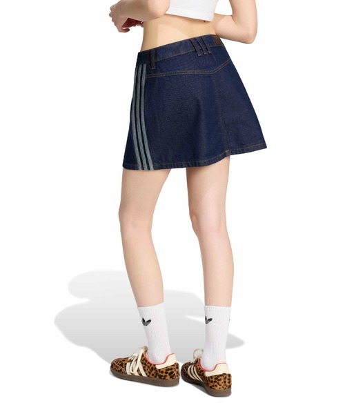 adidas(アディダス)の「adidas 3 STRIPES MINI SKIRT DENIM / アディダス 3 ストライプス ミニスカート デニム(デニムスカート・レディース・ダークインディゴブルー・M/S)」の4枚目の写真