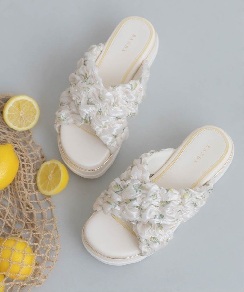RANDA(ランダ)の「【Lemon Collection】レモンプリントシャーリングベルトサンダル(サンダル・レディース・ピンク/アイボリー・LL/L/M/S)」の3枚目の写真
