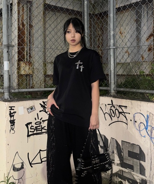 KsG(ケーエスジー)の「バックレタリングビジューTシャツ(Tシャツ/カットソー・レディース・ホワイト/ブラック・SMALL/MEDIUM)」の5枚目の写真
