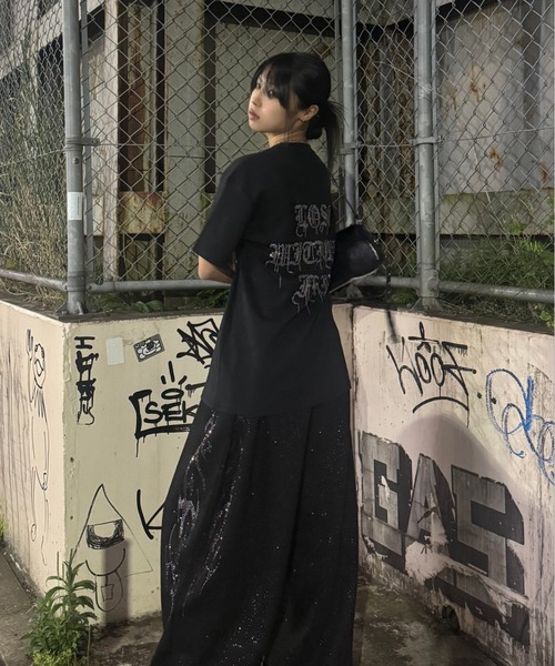 KsG(ケーエスジー)の「バックレタリングビジューTシャツ(Tシャツ/カットソー・レディース・ホワイト/ブラック・SMALL/MEDIUM)」の8枚目の写真