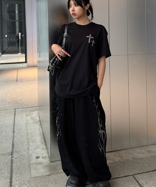 KsG(ケーエスジー)の「バックレタリングビジューTシャツ(Tシャツ/カットソー・レディース・ホワイト/ブラック・SMALL/MEDIUM)」の13枚目の写真