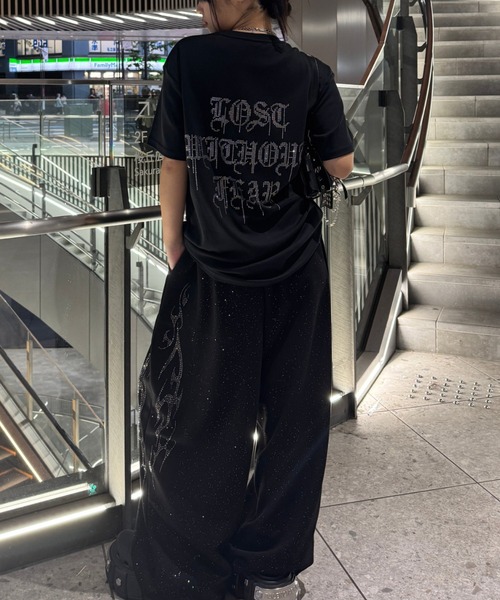 KsG(ケーエスジー)の「バックレタリングビジューTシャツ(Tシャツ/カットソー・レディース・ホワイト/ブラック・SMALL/MEDIUM)」の15枚目の写真