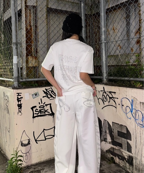 KsG(ケーエスジー)の「バックレタリングビジューTシャツ(Tシャツ/カットソー・レディース・ホワイト/ブラック・SMALL/MEDIUM)」の10枚目の写真