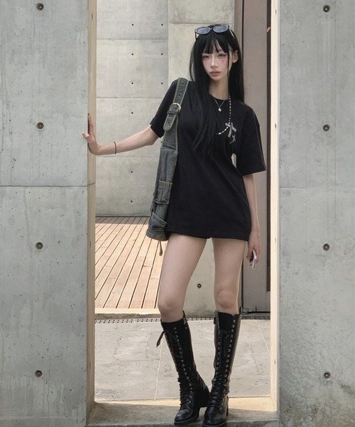 KsG(ケーエスジー)の「バックレタリングビジューTシャツ(Tシャツ/カットソー・レディース・ホワイト/ブラック・SMALL/MEDIUM)」の21枚目の写真