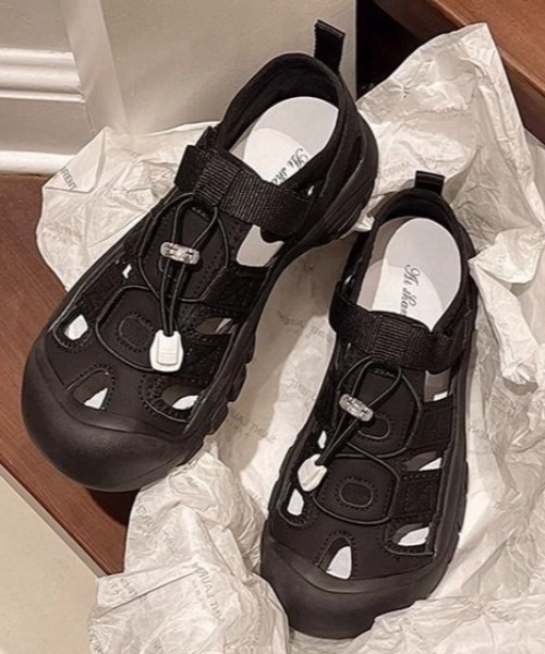 Vipoa(ヴィポア)の「厚底スニーカーサンダル(サンダル・レディース・ホワイト/ブラック/ホワイト×ブラック・MEDIUM/LARGE/SMALL)」の14枚目の写真