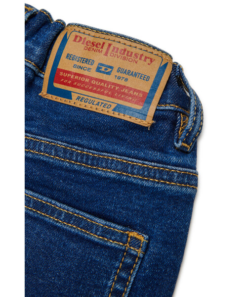 DIESEL(ディーゼル)の「ベビー デニムパンツ D-GALE-B(デニムパンツ・キッズ・インディゴブルー・36M/24M)」の5枚目の写真