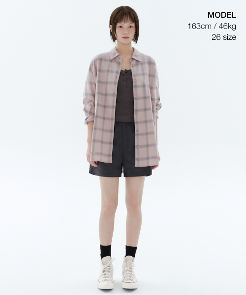 MUSINSA STANDARD WOMAN（ムシンサスタンダードウーマン）の「ウィメンズナイロンバンディングショーツ[ダークグレー]（その他パンツ・レディース・その他・24/26/28/30）」の2枚目の写真