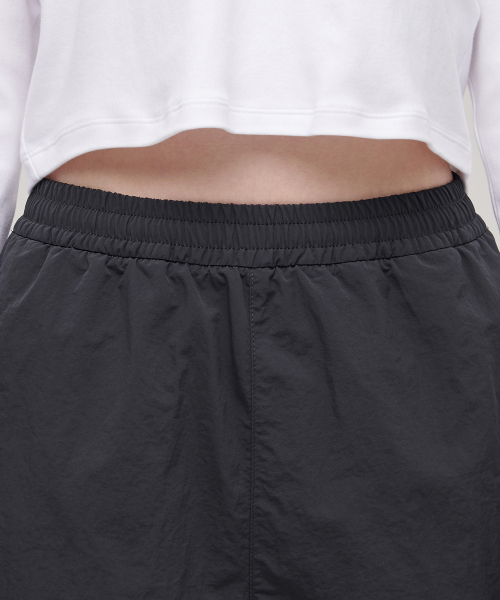 MUSINSA STANDARD WOMAN（ムシンサスタンダードウーマン）の「ウィメンズナイロンバンディングショーツ[ダークグレー]（その他パンツ・レディース・その他・24/26/28/30）」の4枚目の写真
