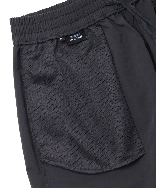 MUSINSA STANDARD WOMAN（ムシンサスタンダードウーマン）の「ウィメンズナイロンバンディングショーツ[ダークグレー]（その他パンツ・レディース・その他・24/26/28/30）」の7枚目の写真