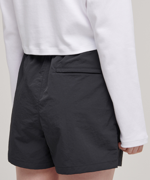 MUSINSA STANDARD WOMAN（ムシンサスタンダードウーマン）の「ウィメンズナイロンバンディングショーツ[ダークグレー]（その他パンツ・レディース・その他・24/26/28/30）」の8枚目の写真