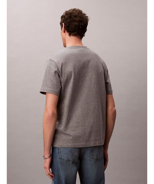 Calvin Klein(カルバン・クライン)の「Tシャツ - Heritage Classic グラフィッククルーネックショートスリーブTシャツ(Tシャツ/カットソー・メンズ・グレー・L/M/S/XL)」の3枚目の写真