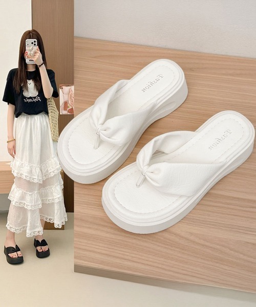 Miniministore(ミニミニストア)の「厚底トングサンダルリボンモチーフミュール(サンダル・レディース・ブラック/ホワイト・24.5cm/23.0cm/22.5cm/24.0cm/23.5cm)」の15枚目の写真