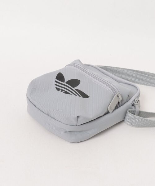 adidas(アディダス)の「ADIDAS ウェア アディダス U AC CLASSIC FESTIVALBAG バッグ KS6903 GREY2(ボディバッグ/ウエストポーチ・メンズ・グレー・FREE)」の3枚目の写真