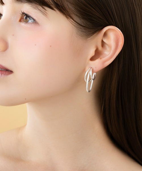 LA MUe(ラミュー)の「【LA MUE】ニッケルフリー マット メタル フープ ピアス(ピアス(両耳用)・レディース・シルバー/ゴールド・FREE)」の5枚目の写真