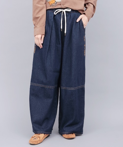 チチカカ(チチカカ)の「裾タブ付2WAYシルエットデニムパンツ(その他パンツ・レディース・インディゴブルー/ブルー・FREE)」の2枚目の写真