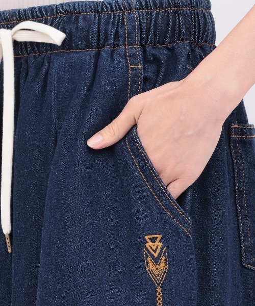 チチカカ(チチカカ)の「裾タブ付2WAYシルエットデニムパンツ(その他パンツ・レディース・インディゴブルー/ブルー・FREE)」の13枚目の写真