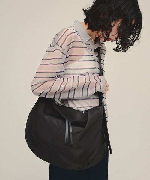 eL(エル)の「【eL】Curve Shoulder Bag/1070219(ショルダーバッグ・レディース・カーキ/ブラック・FREE)」の6枚目の写真