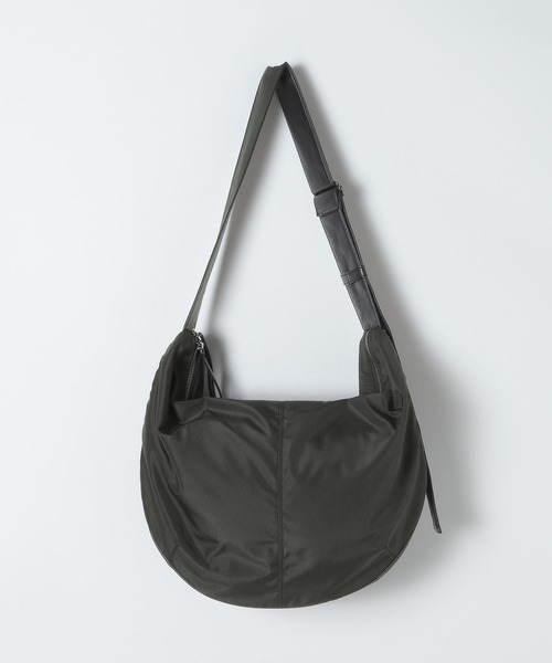 eL(エル)の「【eL】Curve Shoulder Bag/1070219(ショルダーバッグ・レディース・カーキ/ブラック・FREE)」の10枚目の写真
