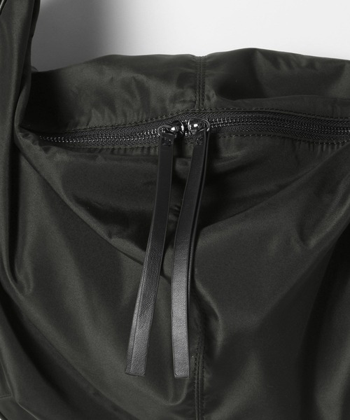 eL(エル)の「【eL】Curve Shoulder Bag/1070219(ショルダーバッグ・レディース・カーキ/ブラック・FREE)」の12枚目の写真