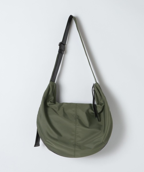 eL(エル)の「【eL】Curve Shoulder Bag/1070219(ショルダーバッグ・レディース・カーキ/ブラック・FREE)」の16枚目の写真