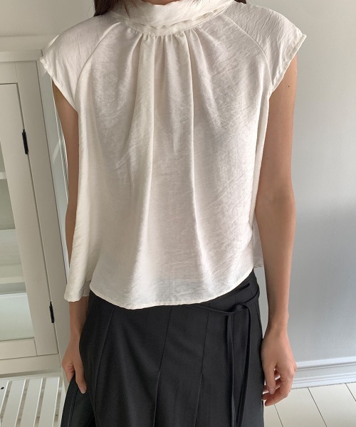 LOENNE（ロエヌ）の「Drape Neck Blouse / ドレープネックブラウス（Tシャツ/カットソー・レディース・グレー/アイボリー/ブラック・FREE）」の21枚目の写真