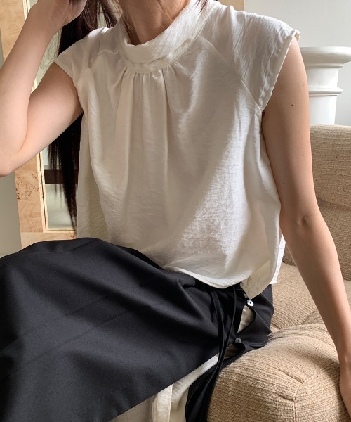 LOENNE（ロエヌ）の「Drape Neck Blouse / ドレープネックブラウス（Tシャツ/カットソー・レディース・グレー/アイボリー/ブラック・FREE）」の13枚目の写真