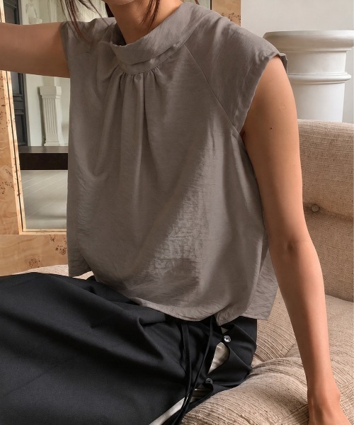 LOENNE（ロエヌ）の「Drape Neck Blouse / ドレープネックブラウス（Tシャツ/カットソー・レディース・グレー/アイボリー/ブラック・FREE）」の14枚目の写真