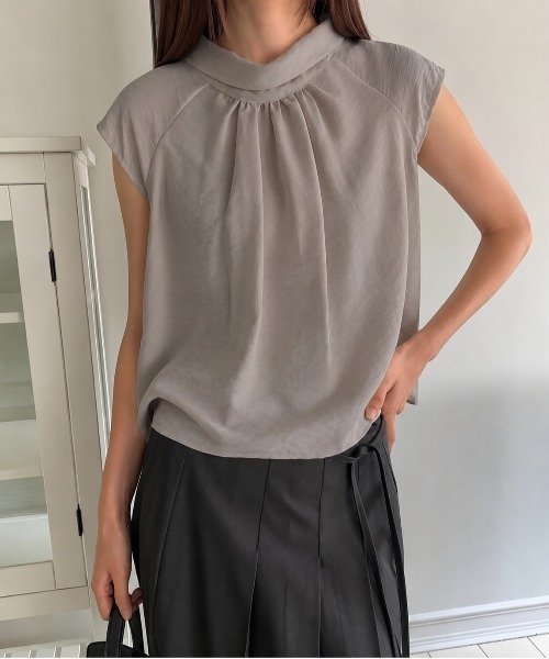 LOENNE（ロエヌ）の「Drape Neck Blouse / ドレープネックブラウス（Tシャツ/カットソー・レディース・グレー/アイボリー/ブラック・FREE）」の15枚目の写真